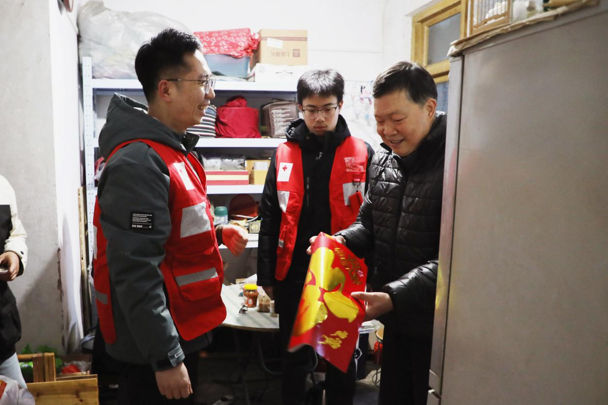 党建领航送温暖 新春慰问暖人心 —河南省红十字基金会党支部开展新春慰问活动